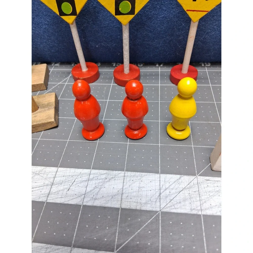 Unbranded Wooden Toy Traffic Signs Utility Poles Fences Figures Set Multicolor